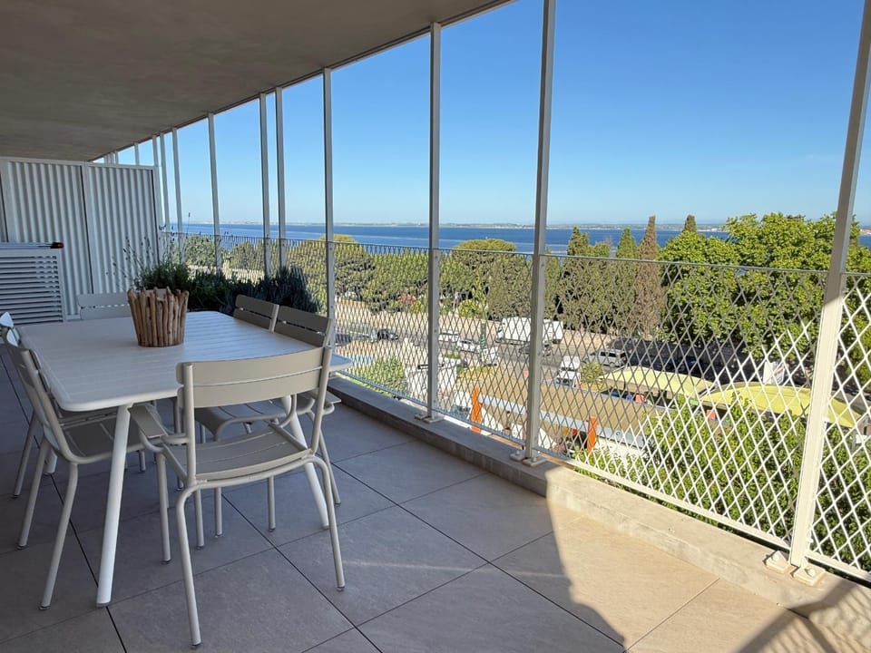 Élégant T2 avec terrasse à Sète, parking sécurisé - FR-1-338-627 Apartment in Occitanie