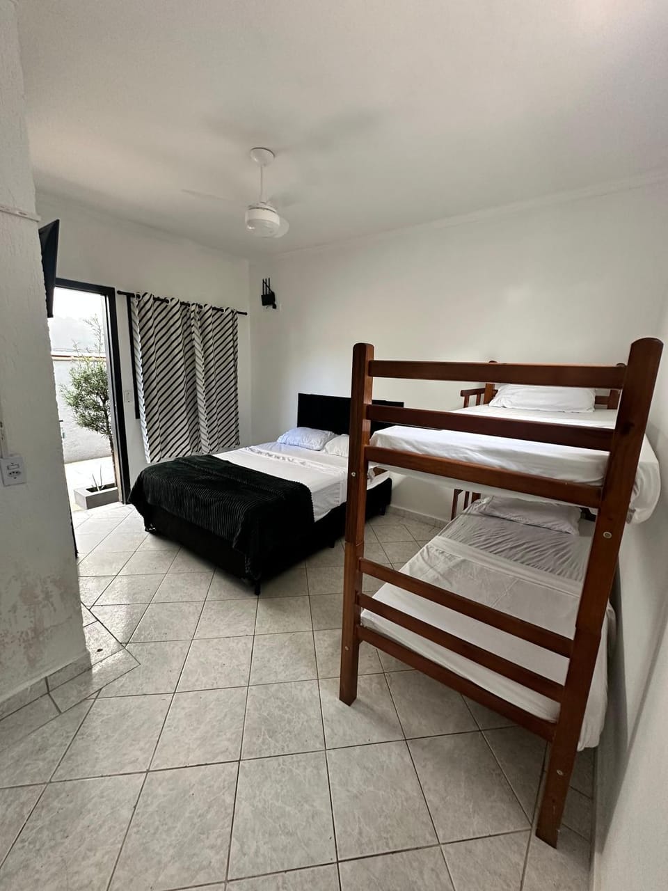 POUSADA OHANA, SUITES ao LADO DO SESC BERTIOGA, e PROXIMO A PRAIA Apartment hotel in Bertioga