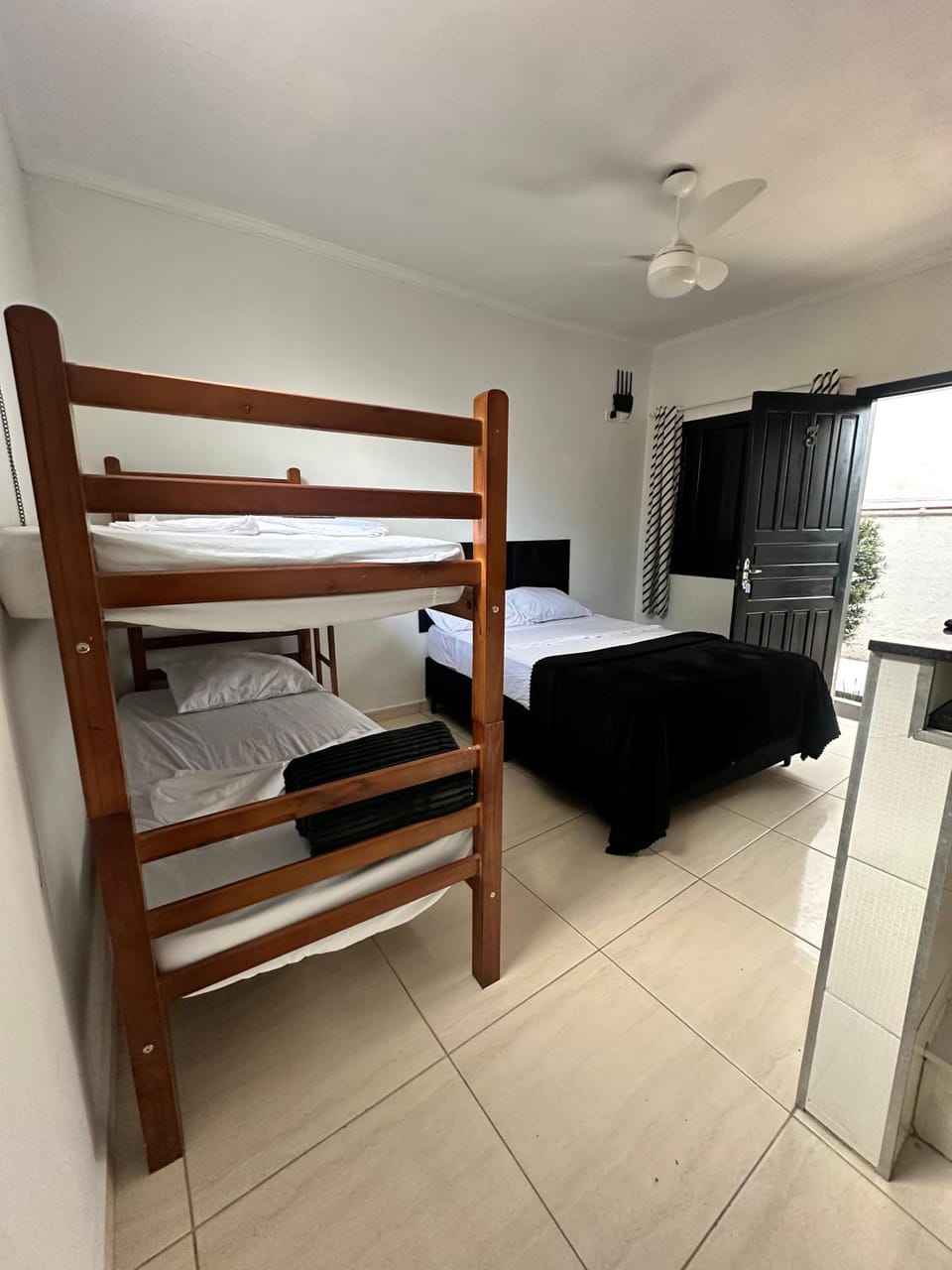 POUSADA OHANA, SUITES ao LADO DO SESC BERTIOGA, e PROXIMO A PRAIA Apartment hotel in Bertioga