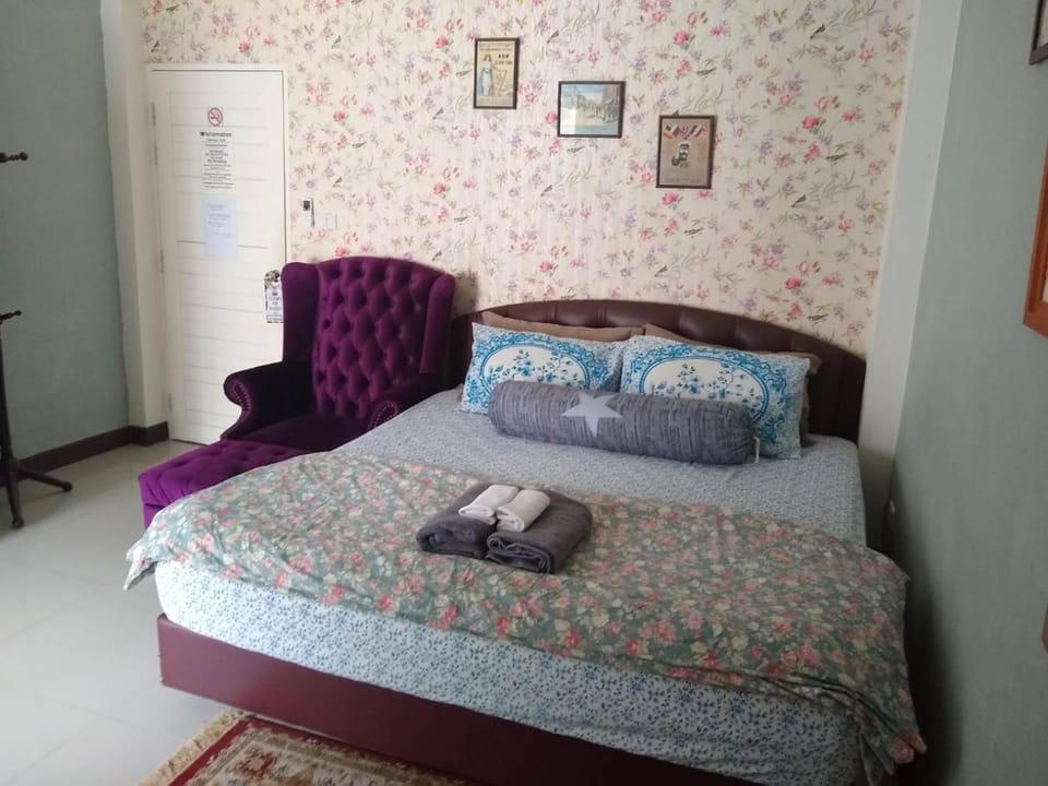 The London Tearoom Bed and Breakfast in Chiang Mai