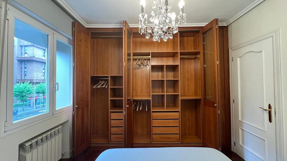 Bright apartment in Parque Etxebarria with parking Apartment in Bilbao