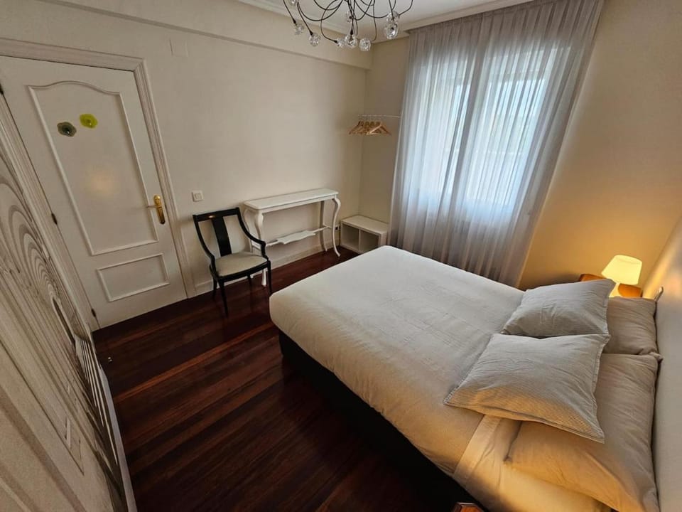 Bright apartment in Parque Etxebarria with parking Apartment in Bilbao