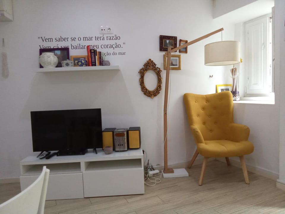Tram 28 Starting Location - 15 Apartment in Lisbon