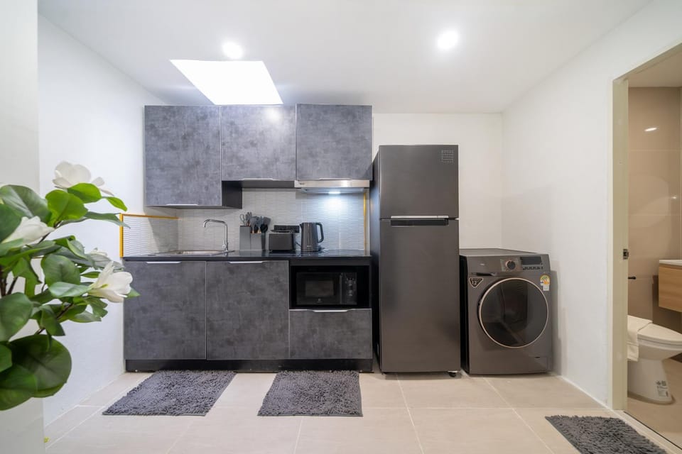 Kitchen or kitchenette, washing machine, dryer