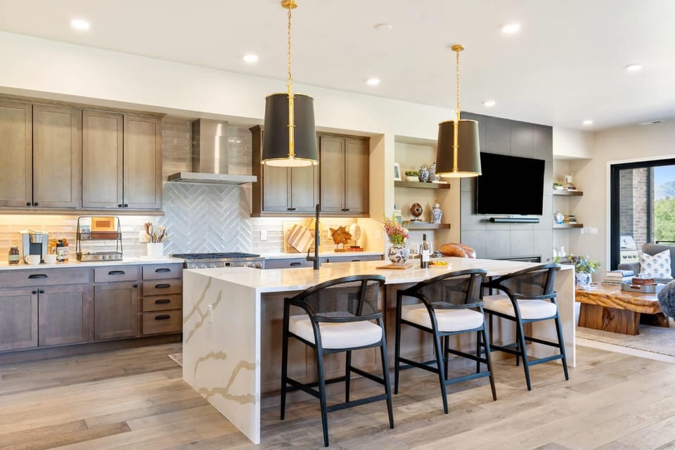 Pagoda Peaks - Modern Luxury Near Bozeman Beach House in Bozeman