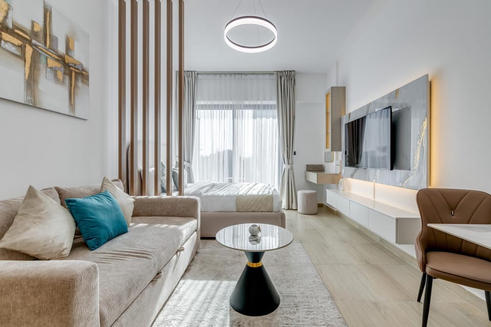 Bed, TV and multimedia, Living room, Photo of the whole room, Seating area, Bedroom