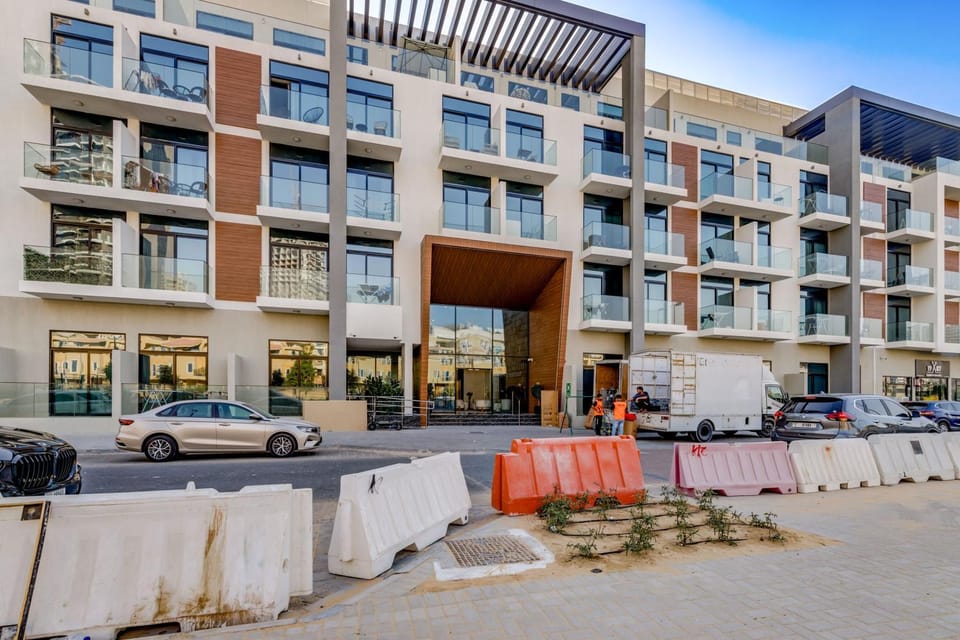 Property building, Day, Neighbourhood, Street view, Location