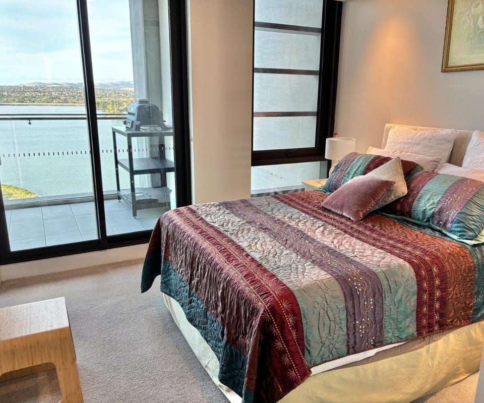 Bed, View (from property/room), Balcony/Terrace, Bedroom, River view