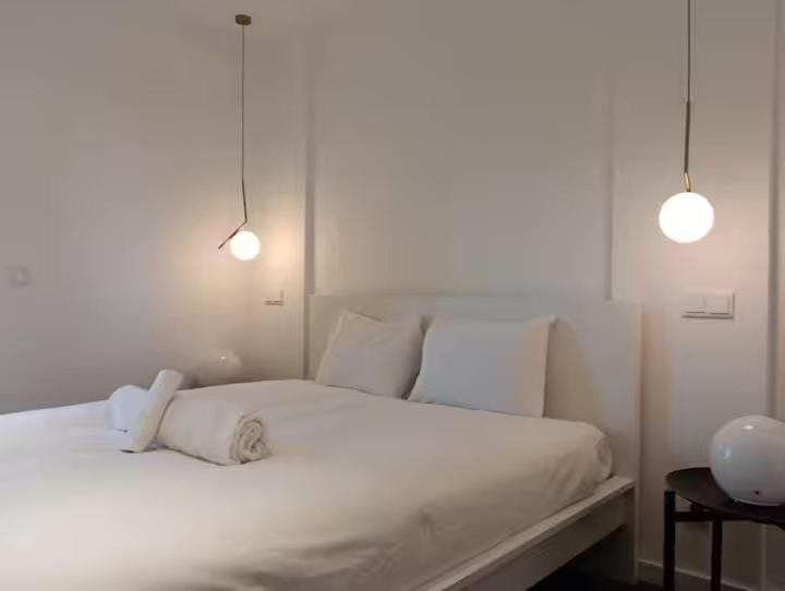 Spacious & Near the Subway Apartment in Lisbon