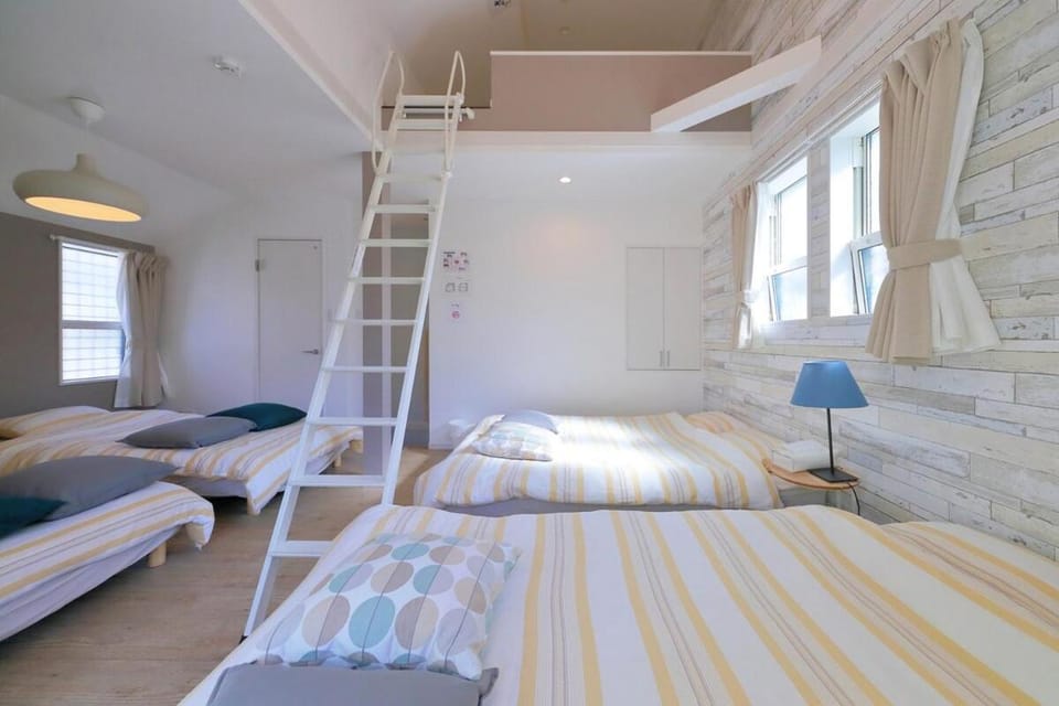 新築 一軒家貸切 関西国際空港から直通 難波 梅田直通 好立地 Apartment in Osaka