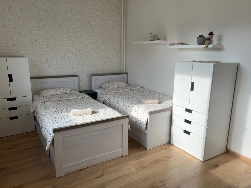 Photo of the whole room, Bedroom