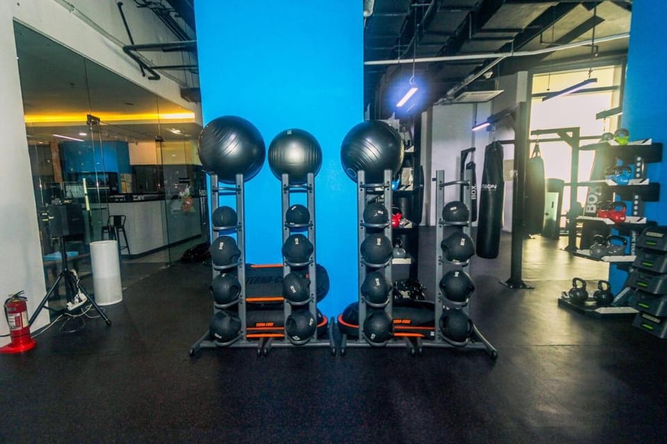 The Zen Escape 1BR Makati swim gym park cook 300MB 5940 Apartment in Pasay