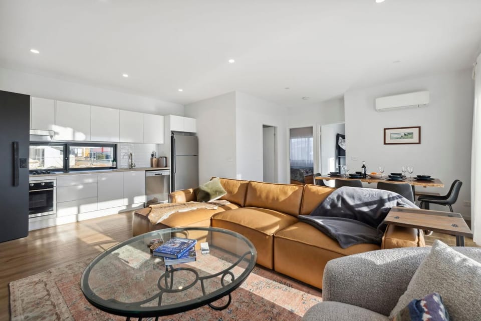 Kitchen or kitchenette, Living room, Dining area