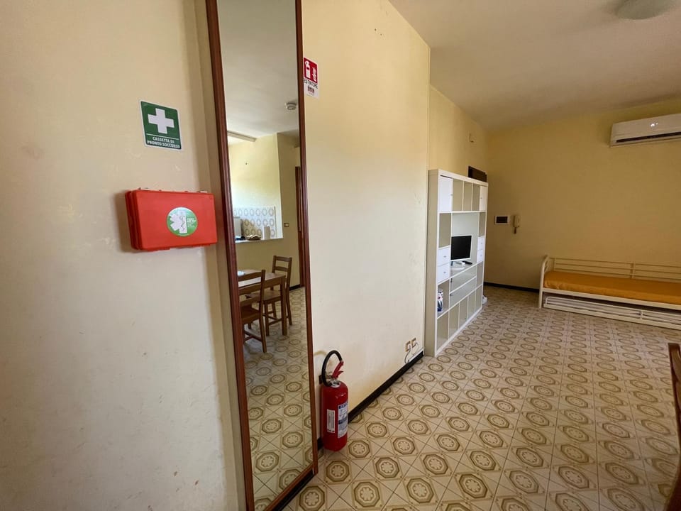 Day, Living room