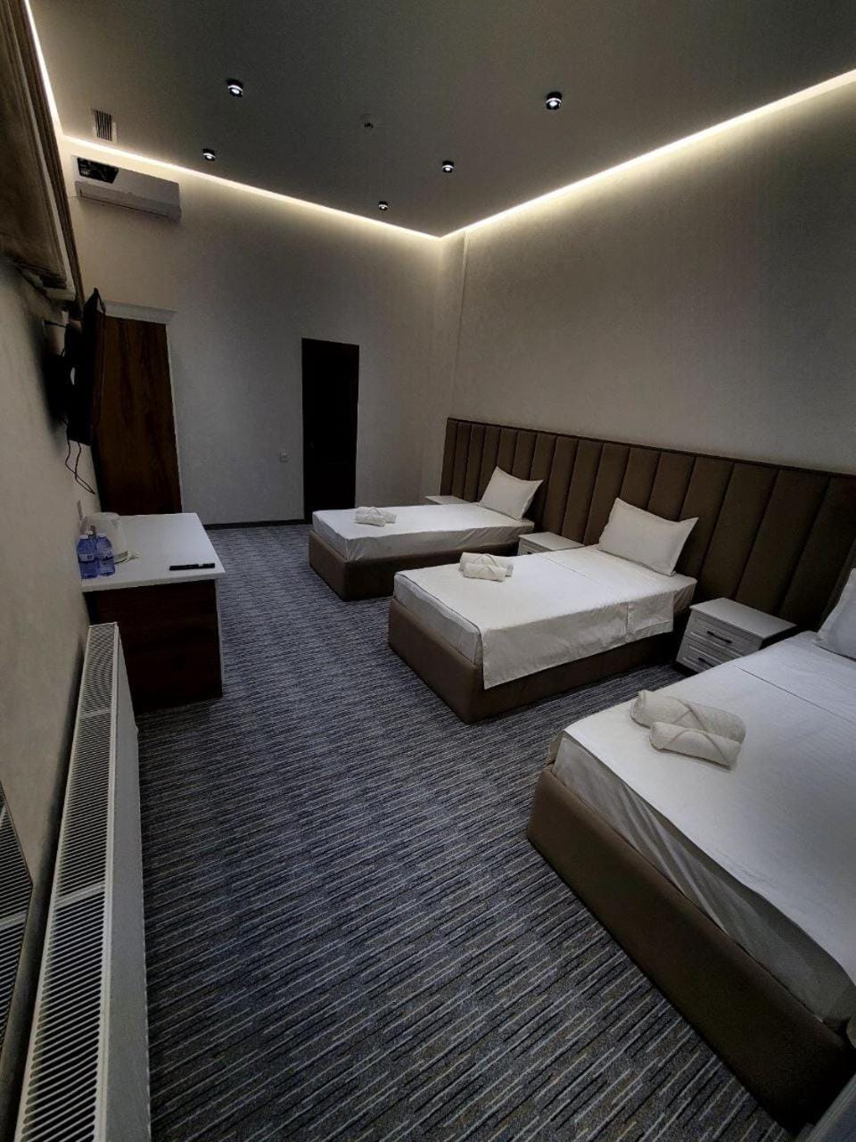 Bed, TV and multimedia, Living room, Photo of the whole room, towels