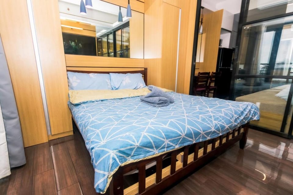 Metro Paradise 1BR Comfort Makati swim gym park 300MB 2320 Apartment in Pasay