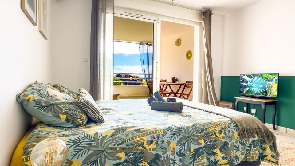 Bed, TV and multimedia, Sea view, Sea view