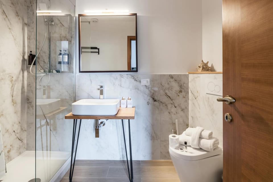 Shower, Bathroom, towels