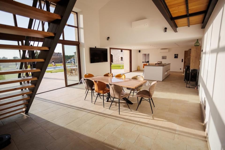 magnifique longére Charentaise pmr piscine sauna Villa in Nouvelle-Aquitaine