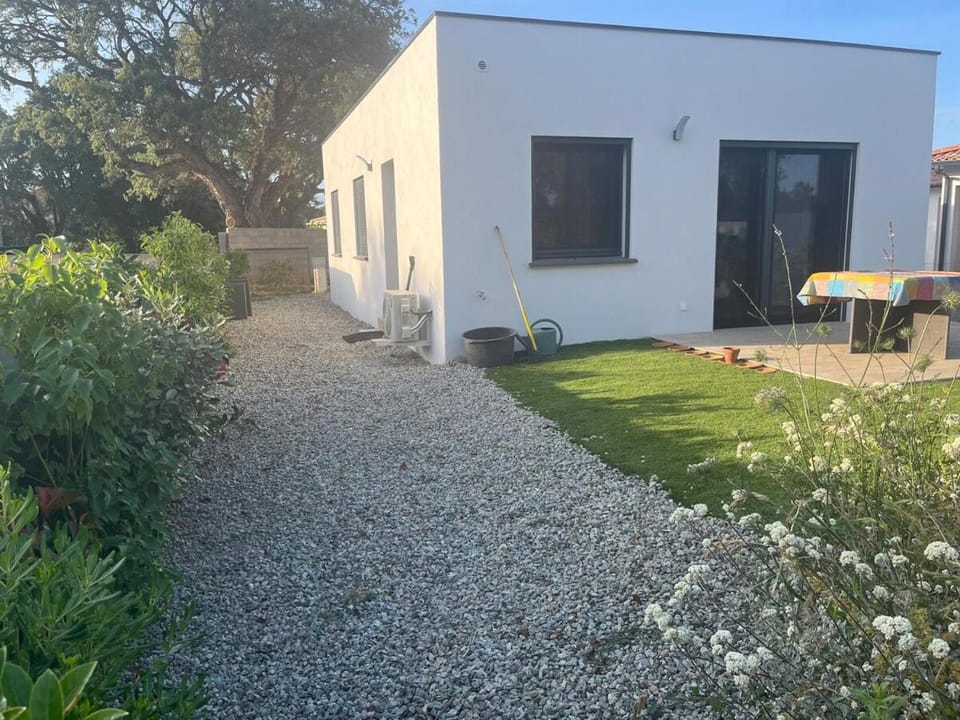 Property building, Patio, Balcony/Terrace, Garden view
