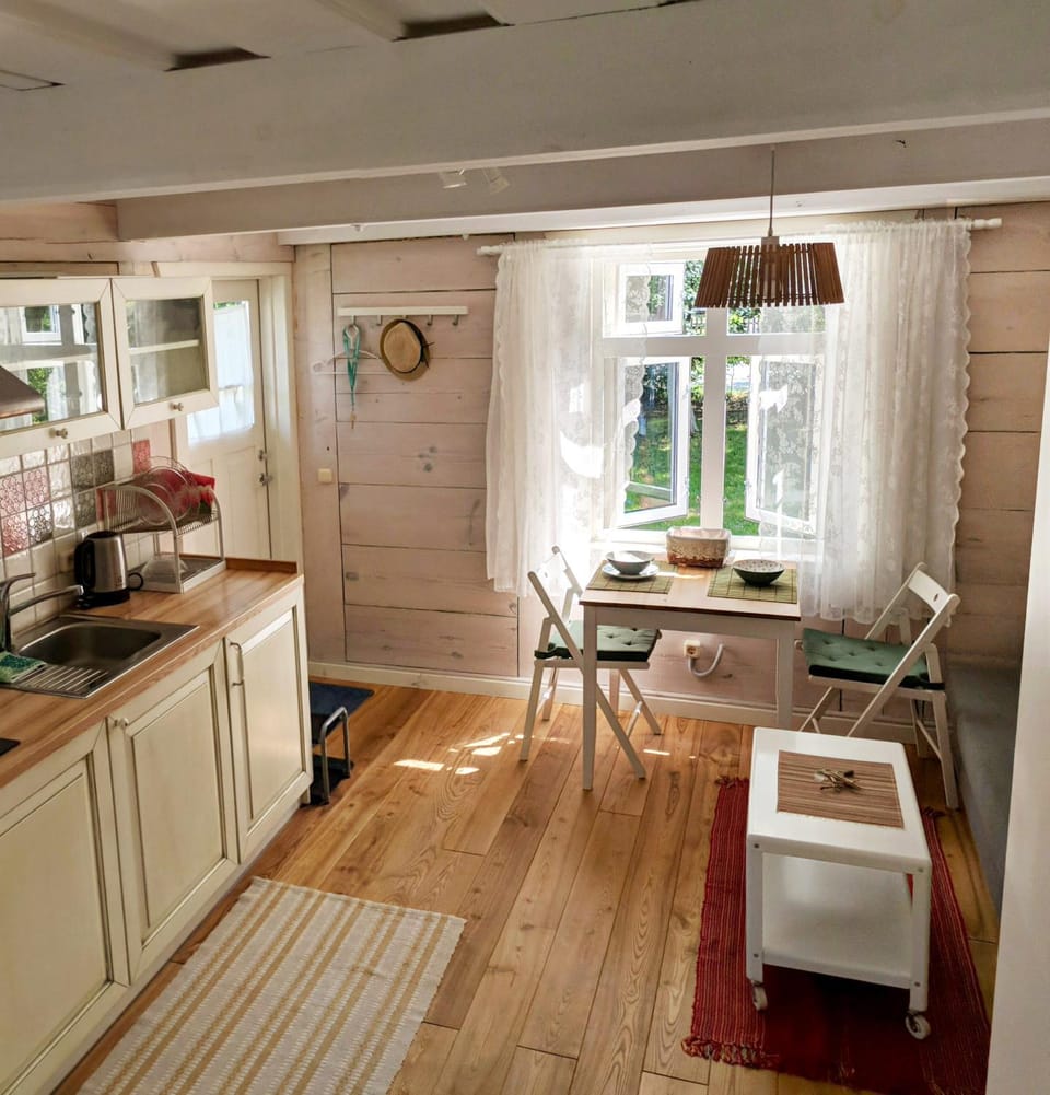 Kitchen or kitchenette, Living room