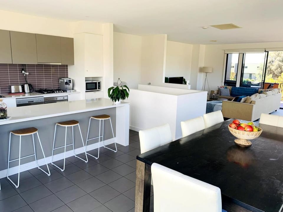 Kitchen or kitchenette, Living room, Seating area, Dining area, dishwasher, oven, stove, toaster