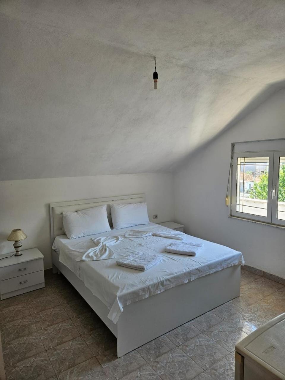 Toilet, Bed, People, Lake view, internet, storage