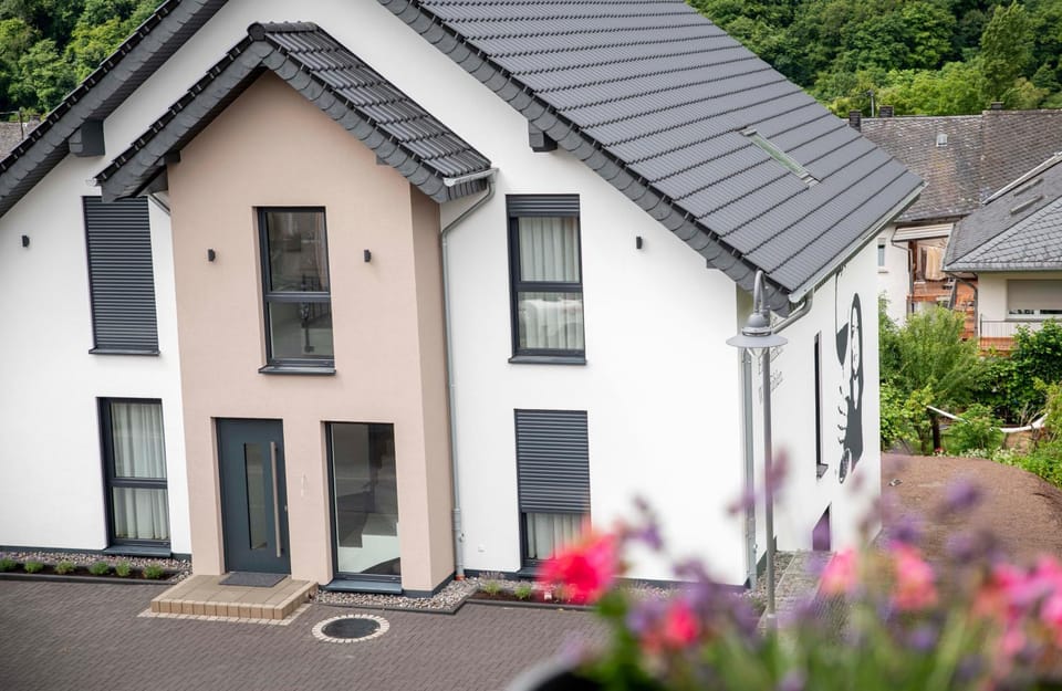 Genießen- Entspannen- Wohlfühlen-Komfortable Ferienwohnungen - Weingut Erich Serwazi Apartment in Ediger-Eller