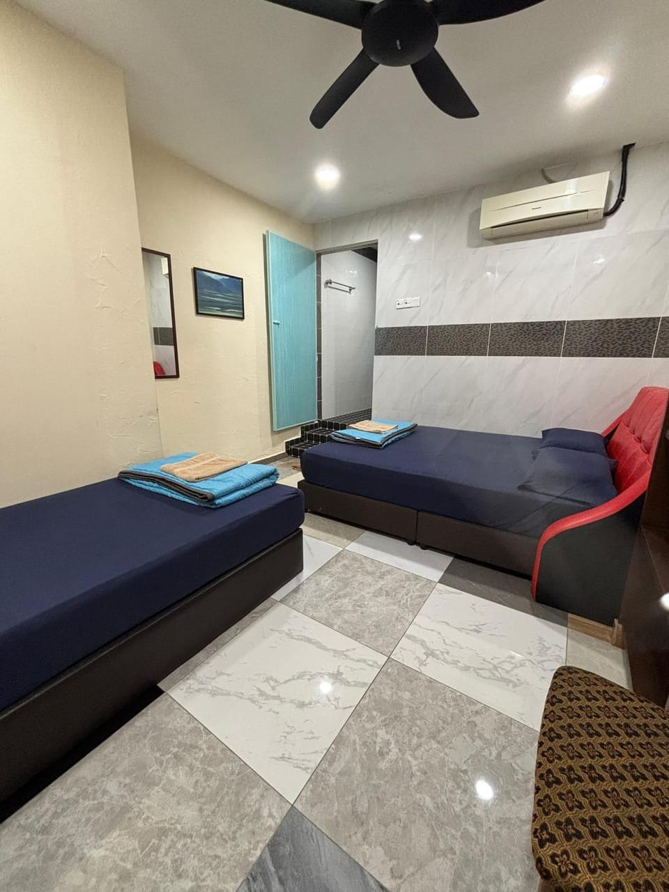 Photo of the whole room, Bedroom, air conditioner