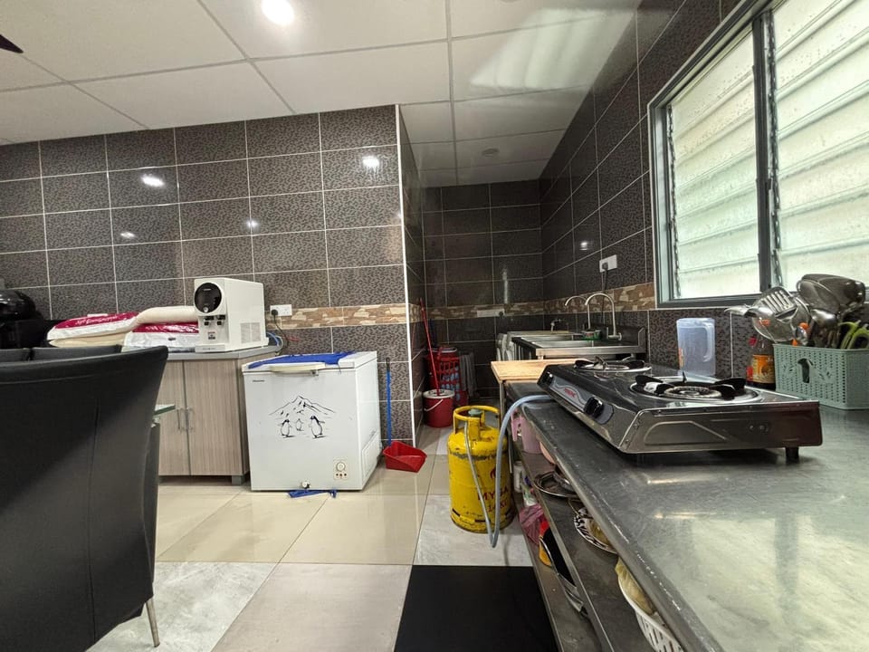 Kitchen or kitchenette, Kitchen or kitchenette, minibar, stove