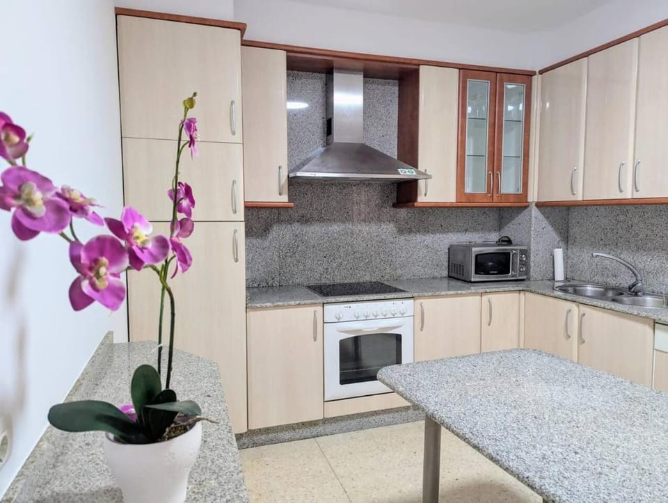 Kitchen or kitchenette, oven