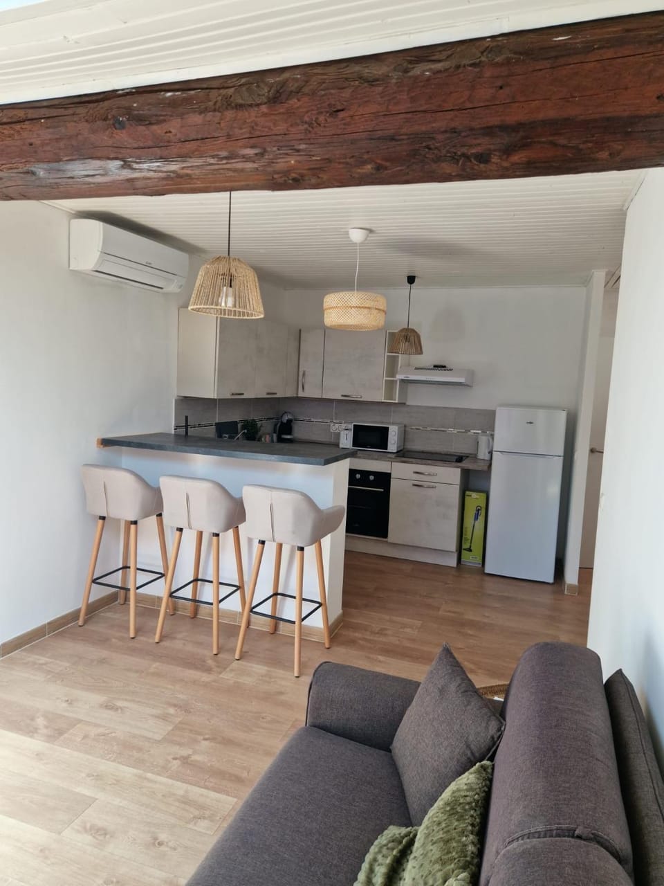 Kitchen or kitchenette, Living room