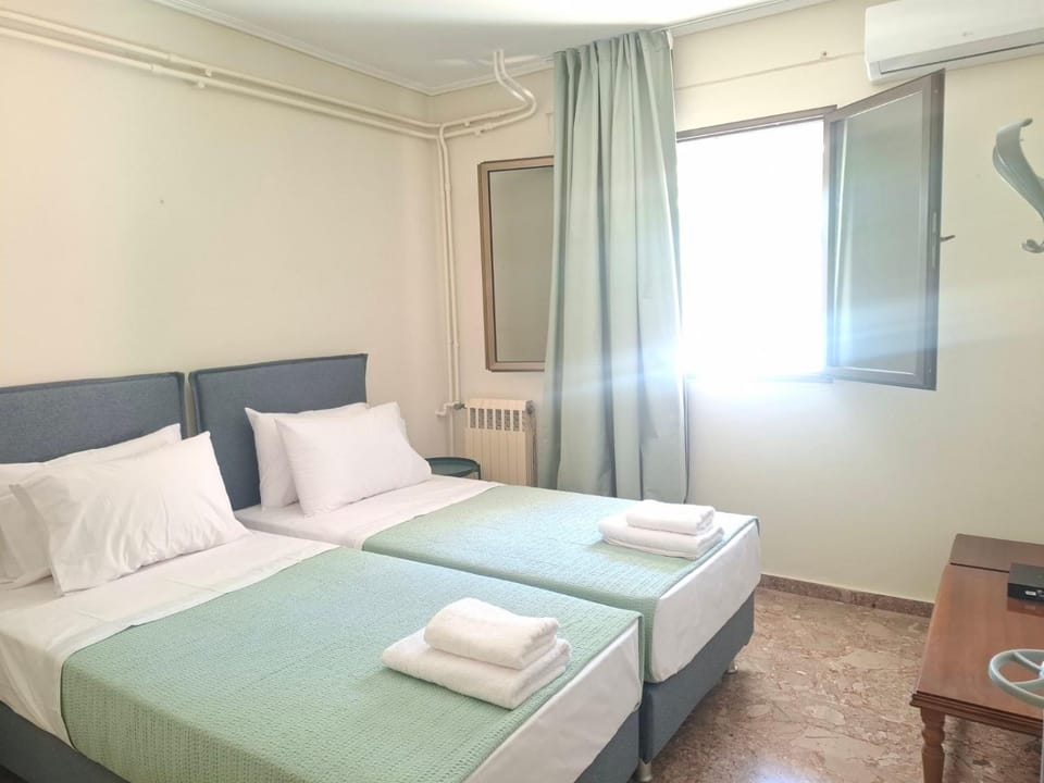 Photo of the whole room, Bedroom, air conditioner