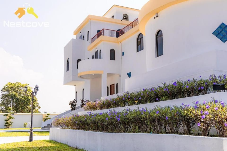 Property building, Spring, Day, Garden, Garden view