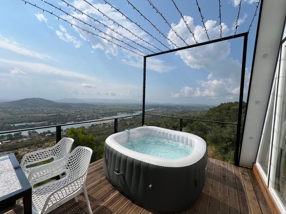Natural landscape, Hot Tub, Balcony/Terrace, Pool view, Swimming pool