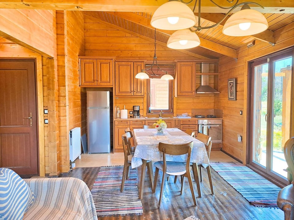Dining area, oven