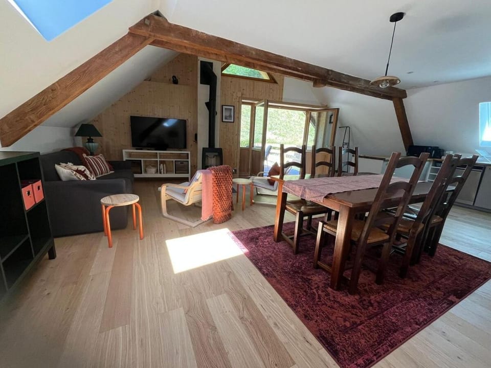 Mountain Gite Jasper for Cycle and Ski - 7 people Apartment in Oz