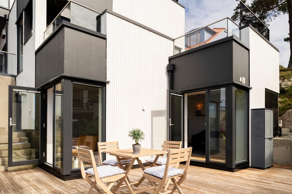 Property building, Patio, Balcony/Terrace