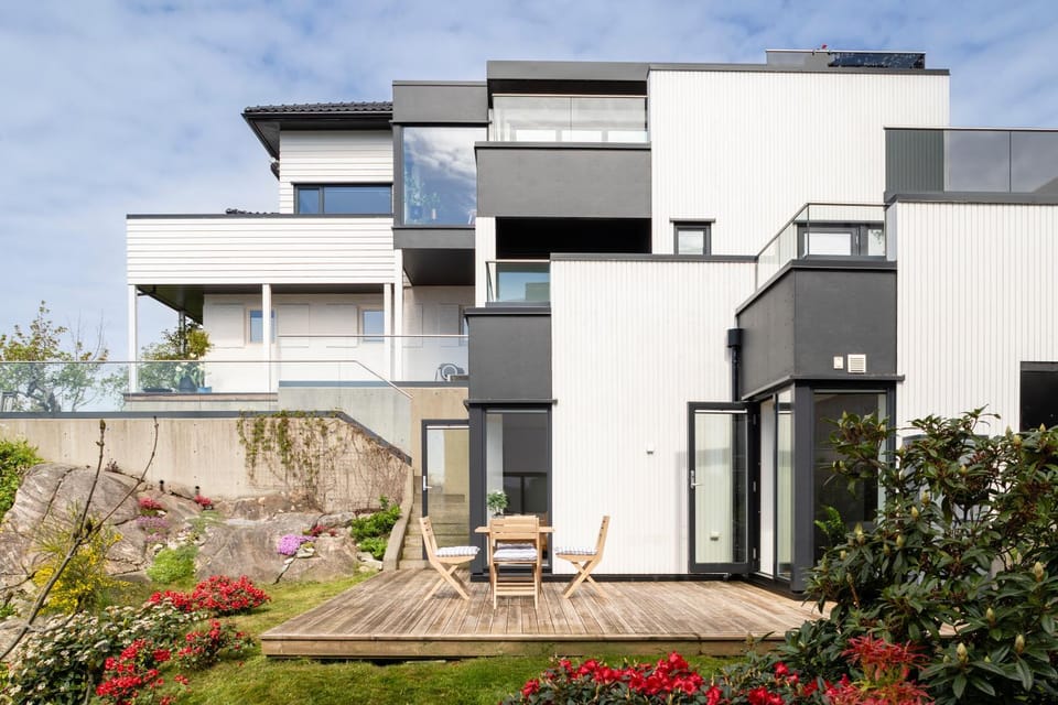 Property building, Garden, Balcony/Terrace