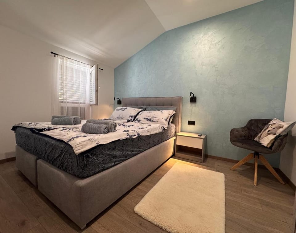 Bed, Bedroom
