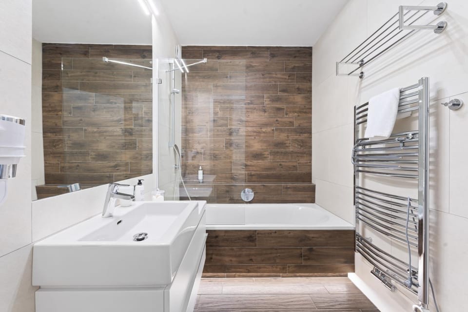 Bathroom, Bath