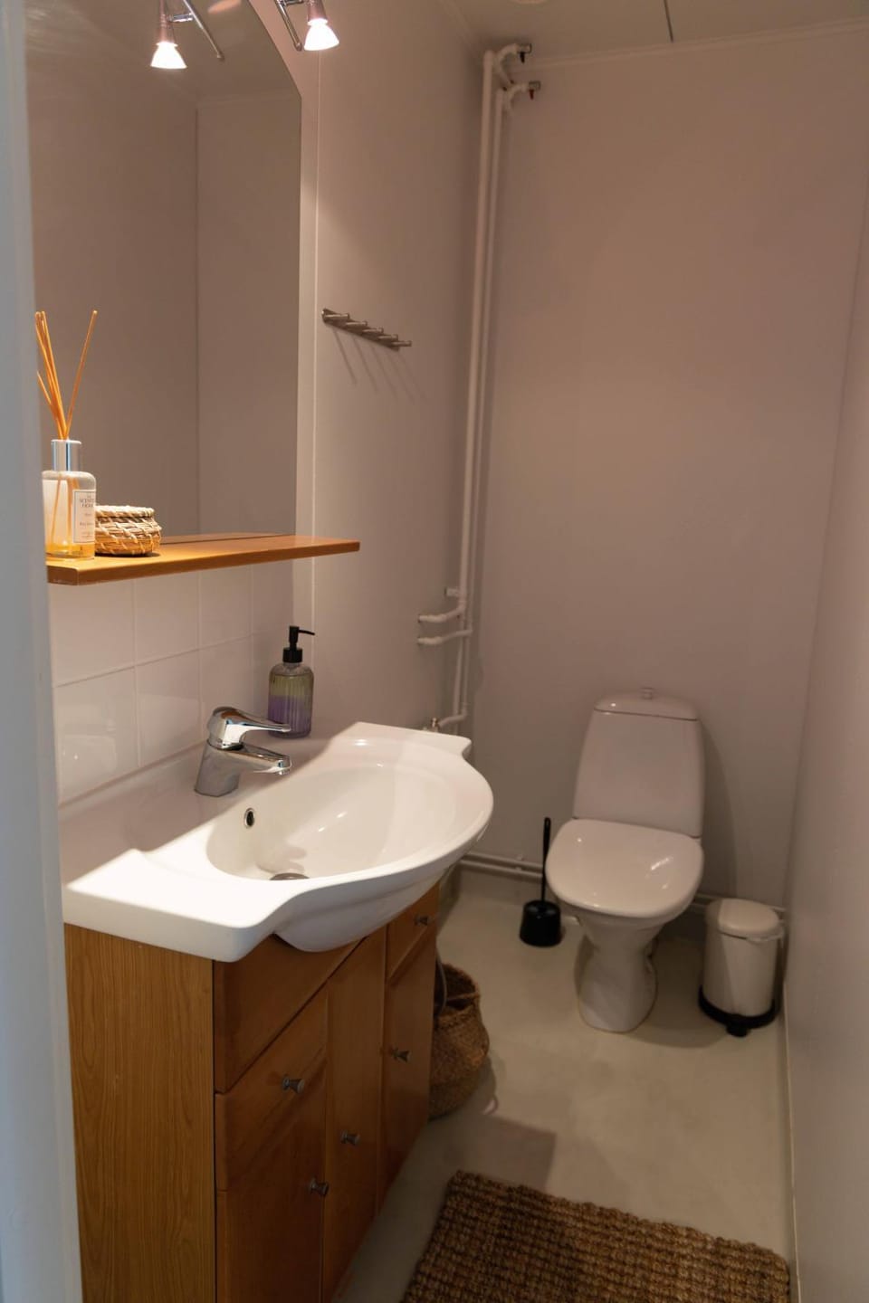 Toilet, bidet