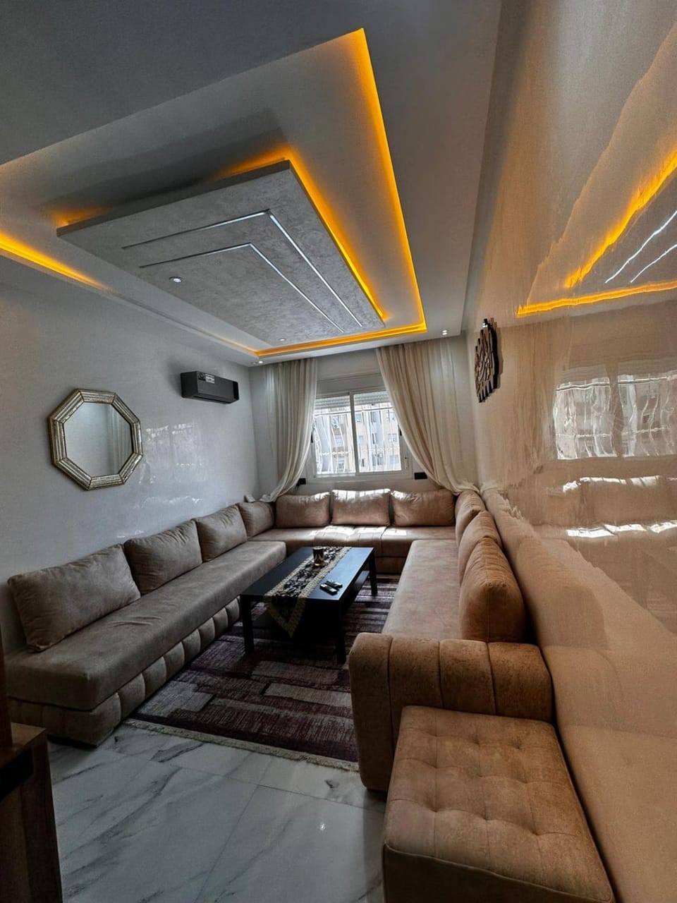 Living room, Seating area