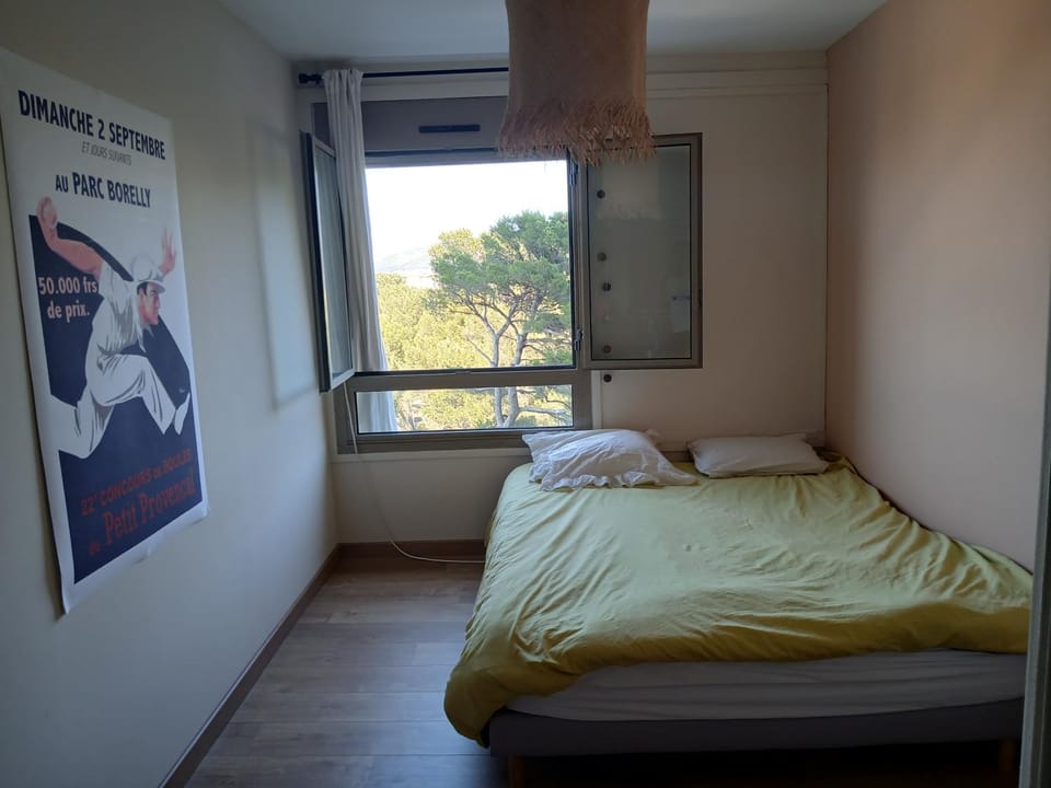 Appartement pour 3 à 4 personnes dans le 8eme arrondissement de Marseille, dans la colline et à 5 minutes à pied de la mer Apartment in Marseille