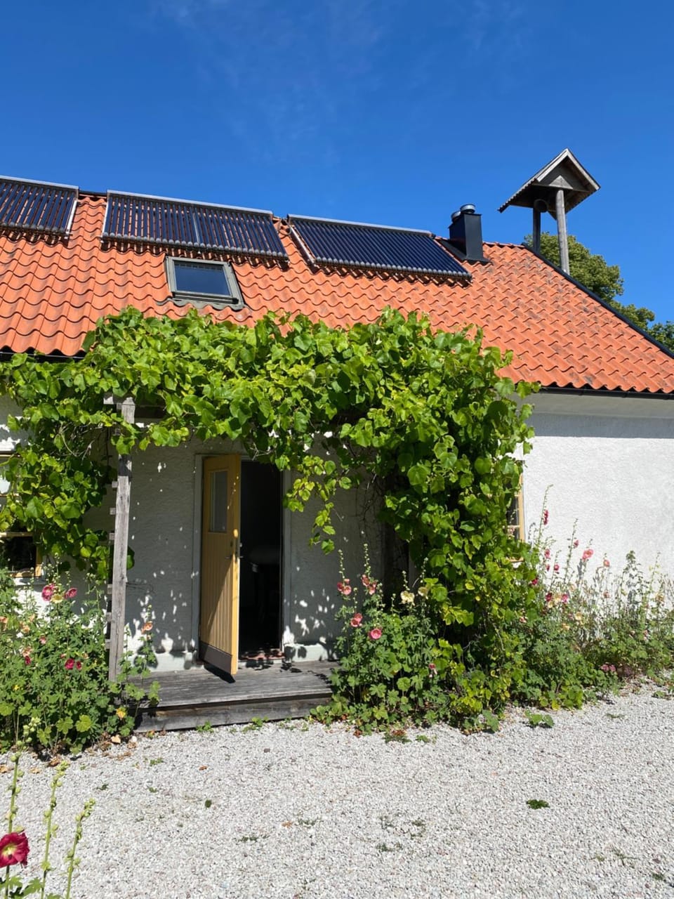 Facade/entrance