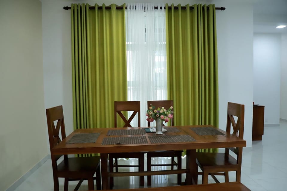 Rose Villa-AC 3 Bed rooms,15 mins to airport with gated community & swimming pool Villa in Western Province
