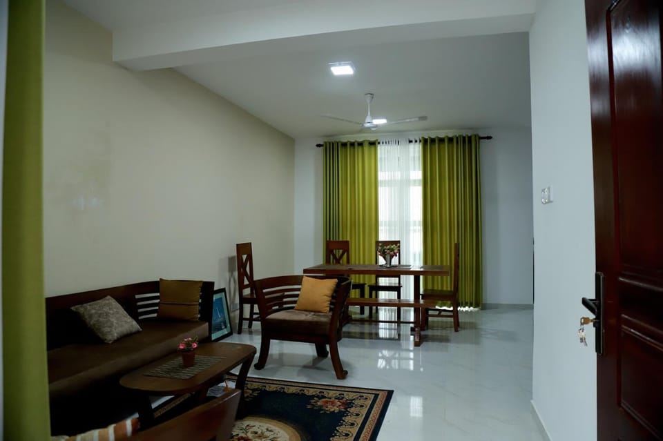 Rose Villa-AC 3 Bed rooms,15 mins to airport with gated community & swimming pool Villa in Western Province