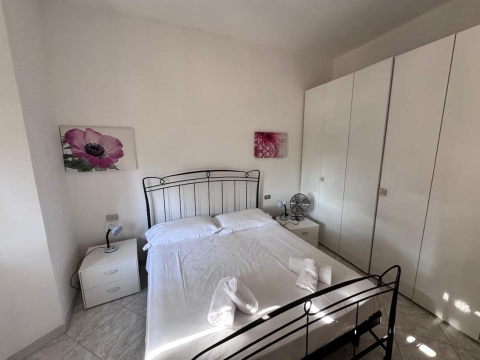 Apartment in the historic center Orange HOME Apartment in Levanto