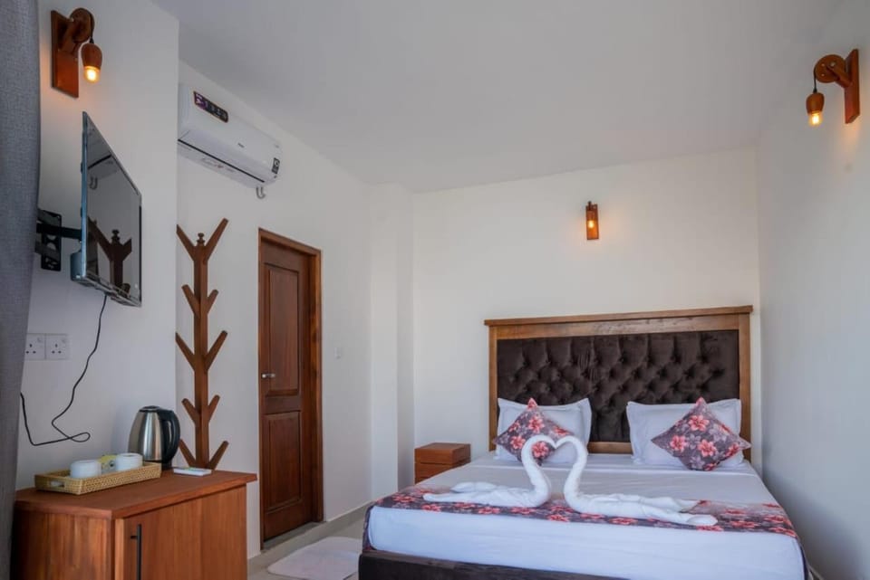 Bedroom, towels, air conditioner