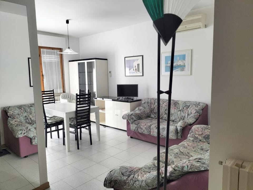 S355 - Sirolo, ampio trilocale con terrazzo e posto auto Apartment in Sirolo